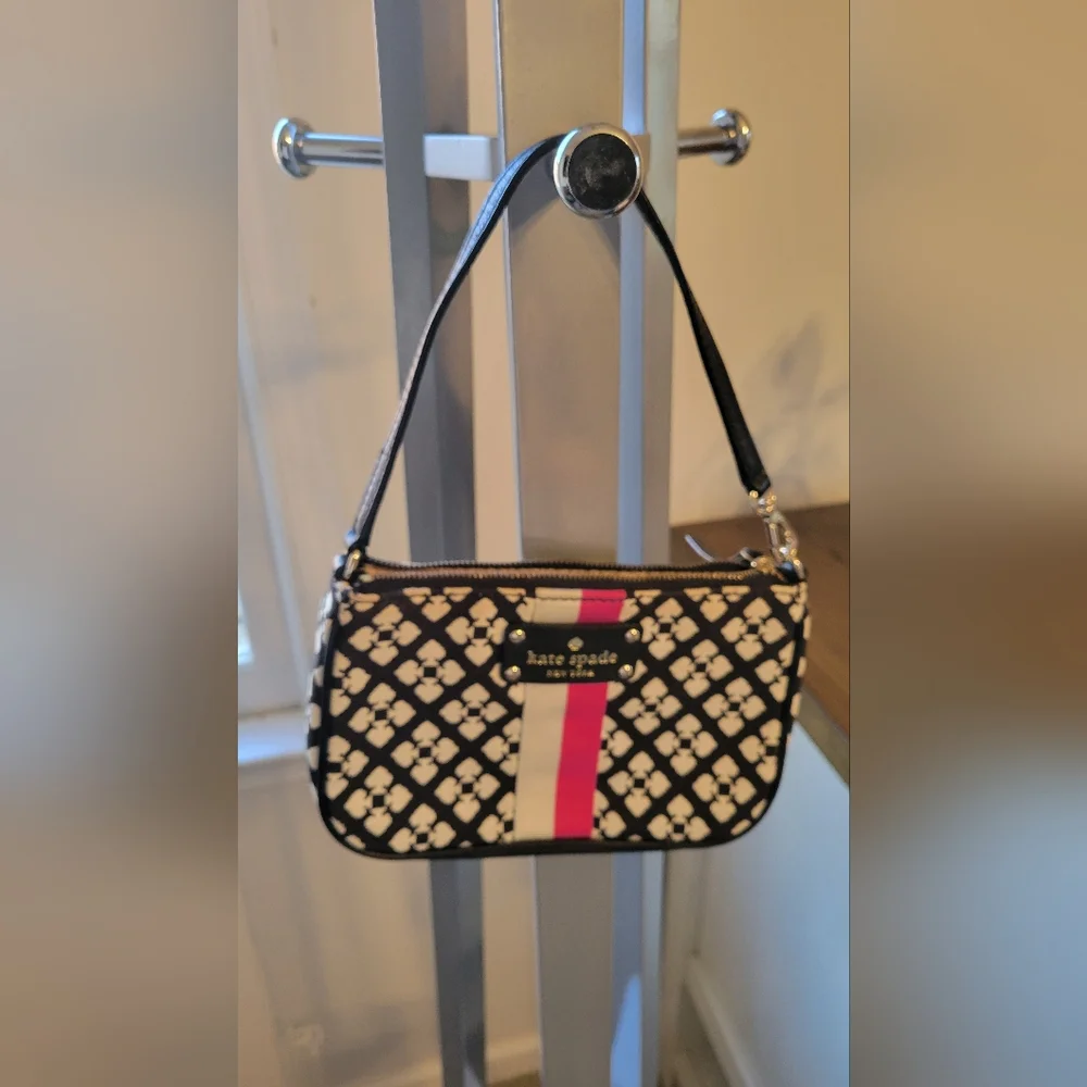 Kate Spade Wristlet - Picture 2 of 5